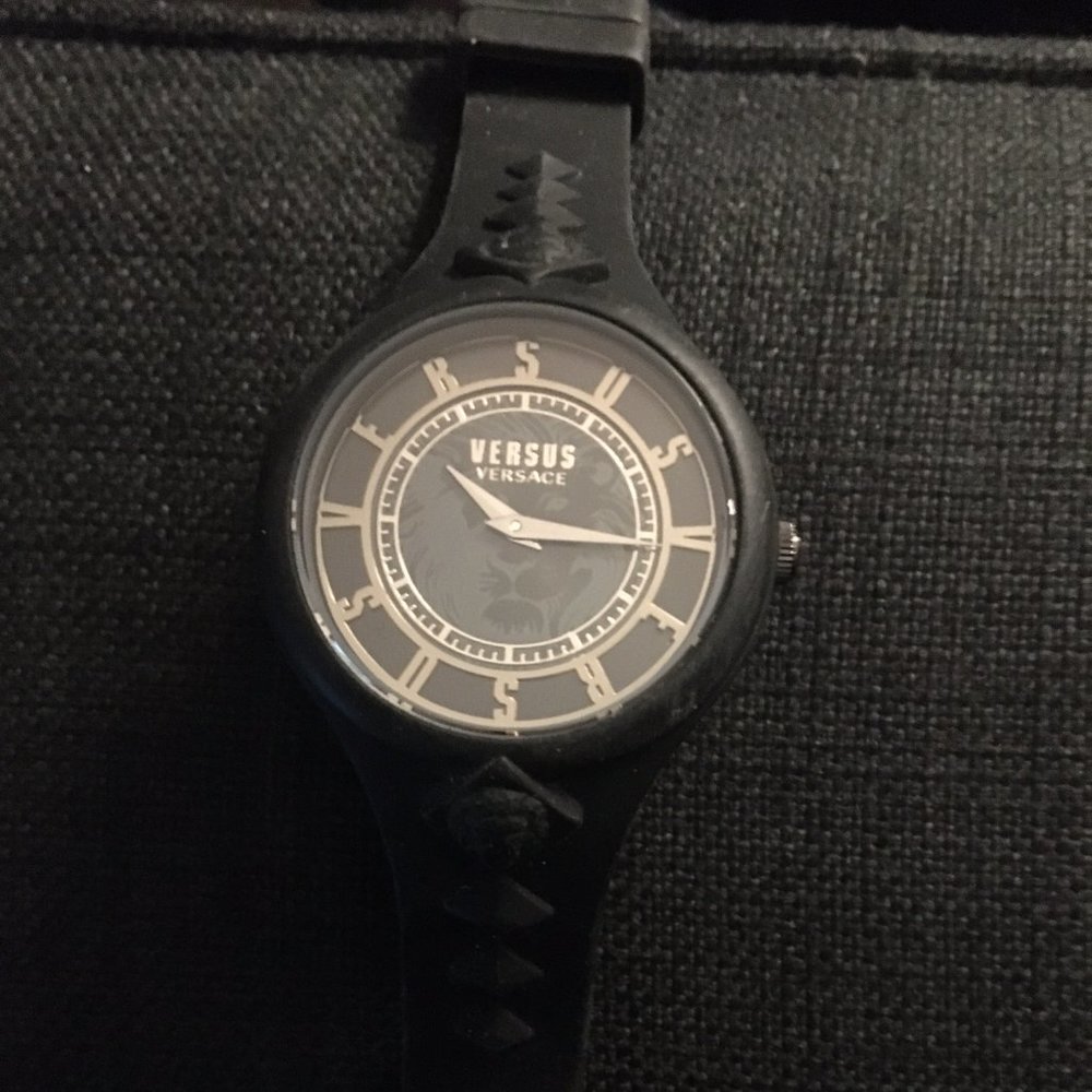 VERSACE VERSUS WATCH - MENS - BLACK SILICONE BAND - STAINLESS STEEL CASE - NEW!